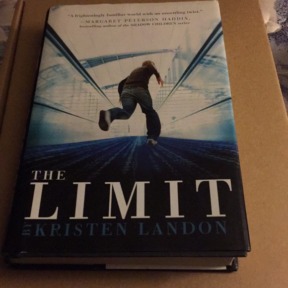 Books - Picture 3 of 8